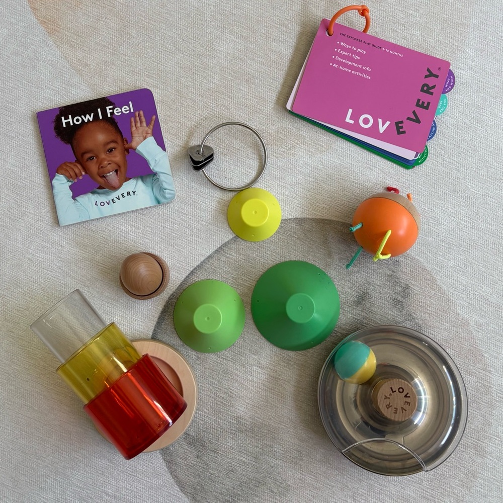 Lovevery The Explorer Play Kit 9-10M